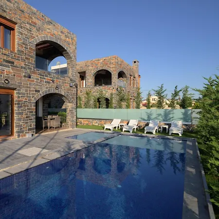 Turtulli Castle , A Sea Escape Вилла Kato Gouves